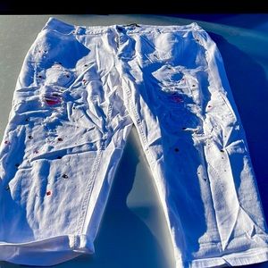 White Ashley Stewart capris size 24